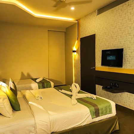 The Cent Hotel Hyderabad Exteriör bild