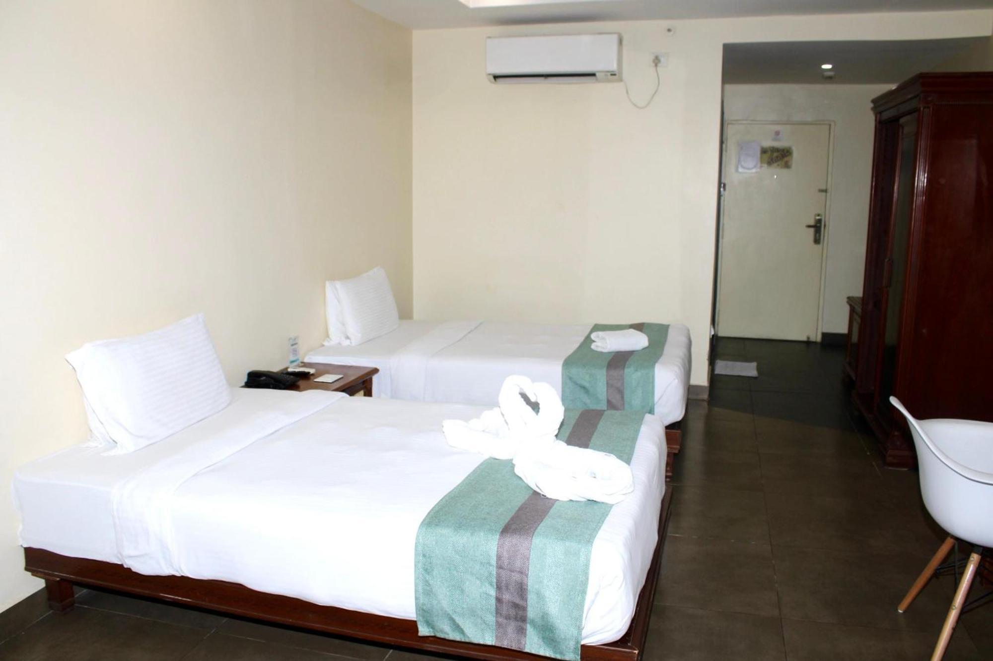 The Cent Hotel Hyderabad Exteriör bild